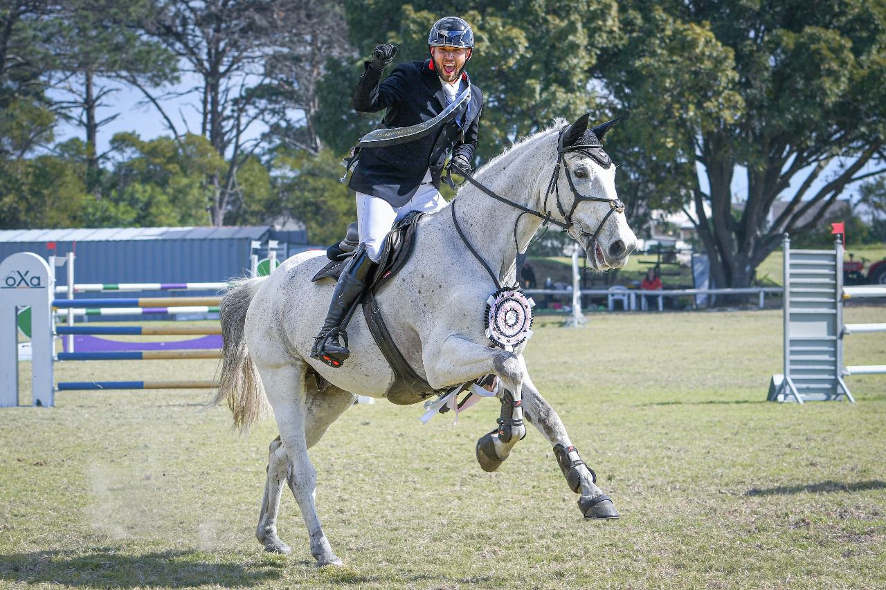 Muduser AJ Rademacher Showjumping Athlete - Vermate and Thermal Mud